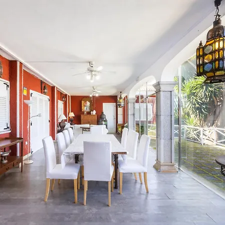 Вилла Home2book Colonial Luxury With Pool
